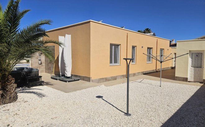 Revente - Villa -
Torrevieja - La Siesta - El Salado - Torreta