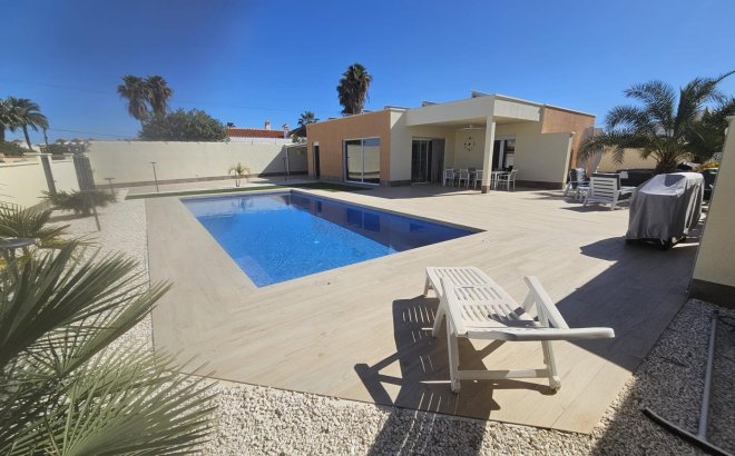 Revente - Villa -
Torrevieja - La Siesta - El Salado - Torreta