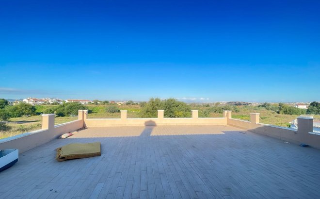 Herverkoop - Villa -
Torrevieja - La Siesta - El Salado - Torreta