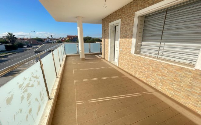 Herverkoop - Villa -
Torrevieja - La Siesta - El Salado - Torreta