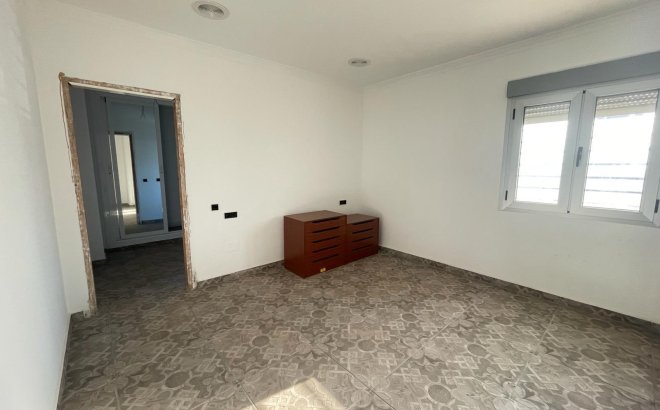 Herverkoop - Villa -
Torrevieja - La Siesta - El Salado - Torreta