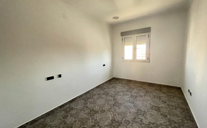 Herverkoop - Villa -
Torrevieja - La Siesta - El Salado - Torreta