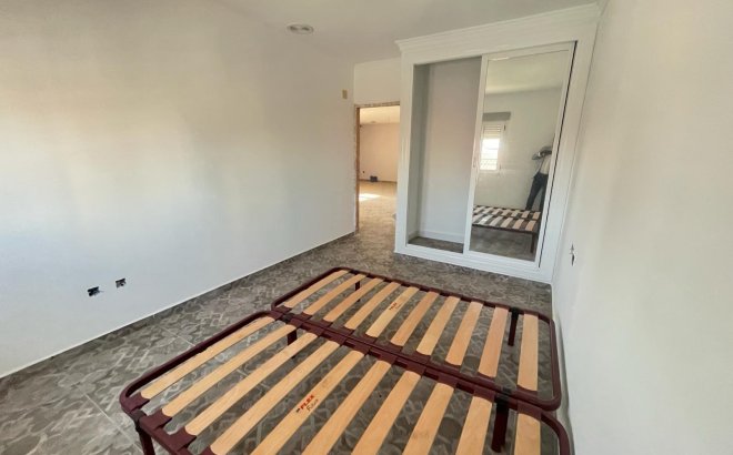 Herverkoop - Villa -
Torrevieja - La Siesta - El Salado - Torreta