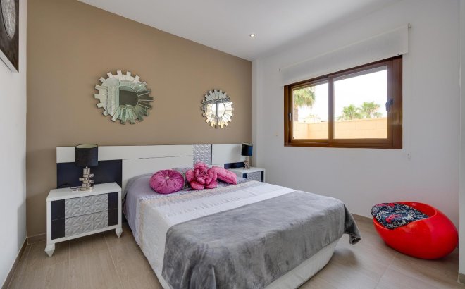 Revente - Villa -
Ciudad Quesada - Pueblo Bravo