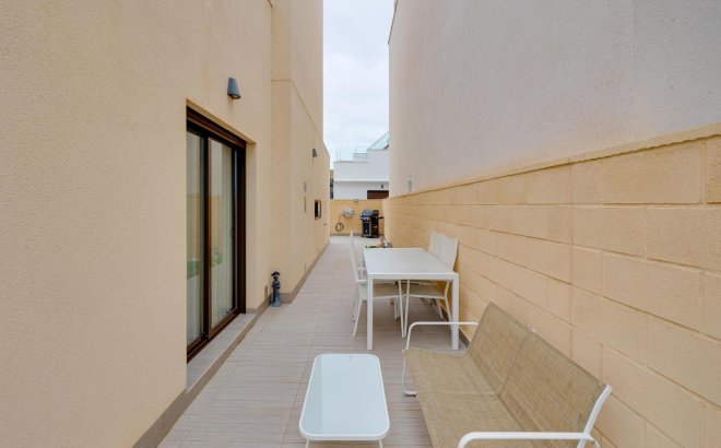 Revente - Villa -
Ciudad Quesada - Pueblo Bravo