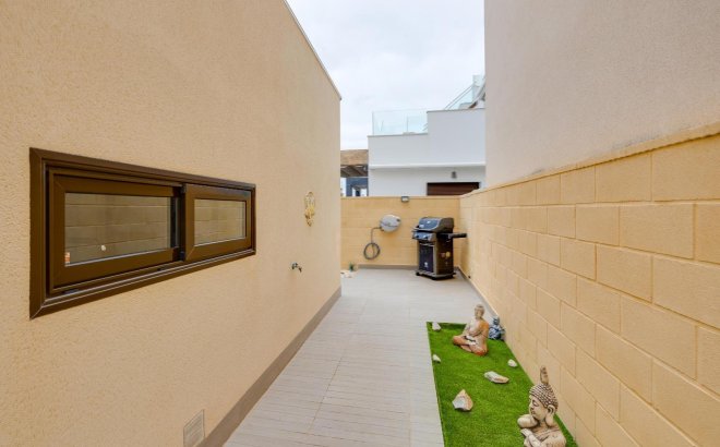 Revente - Villa -
Ciudad Quesada - Pueblo Bravo