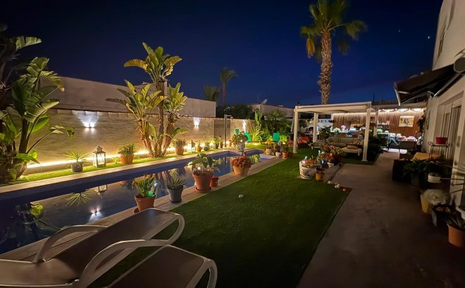 Revente - Villa -
Torrevieja - La Siesta - El Salado - Torreta