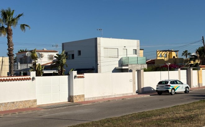 Revente - Villa -
Torrevieja - La Siesta - El Salado - Torreta