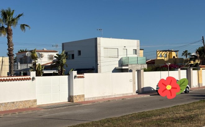 Revente - Villa -
Torrevieja - La Siesta - El Salado - Torreta