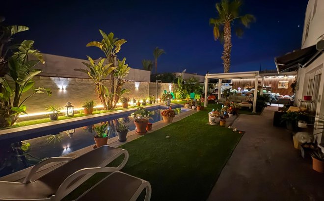 Revente - Villa -
Torrevieja - La Siesta - El Salado - Torreta