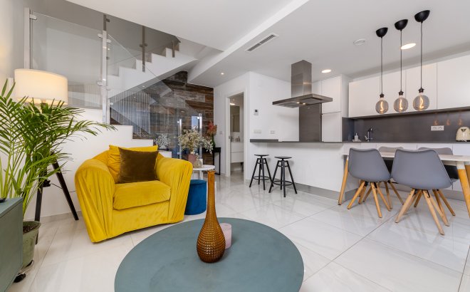 Herverkoop - Town House -
Villamartin - Costa Blanca