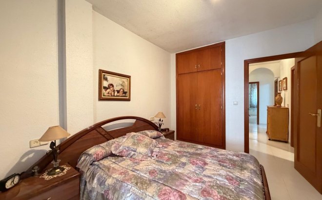 Herverkoop - Appartement -
Torrevieja - Playa del Cura