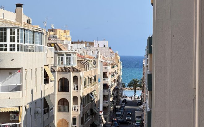Herverkoop - Appartement -
Torrevieja - Playa del Cura