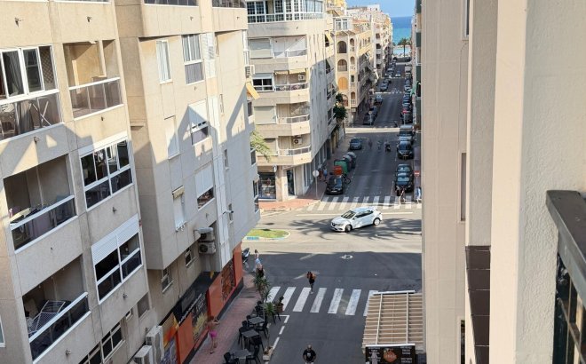 Herverkoop - Appartement -
Torrevieja - Playa del Cura