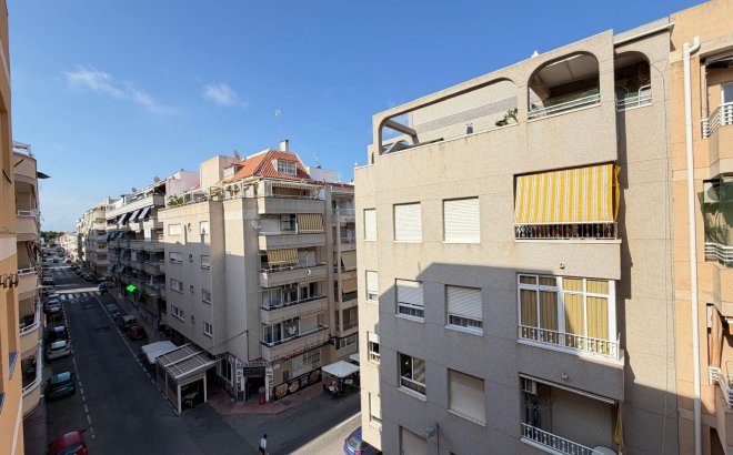 Herverkoop - Appartement -
Torrevieja - Playa del Cura