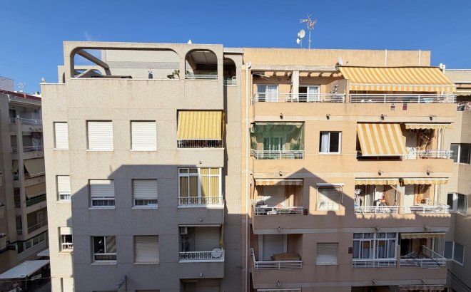 Herverkoop - Appartement -
Torrevieja - Playa del Cura