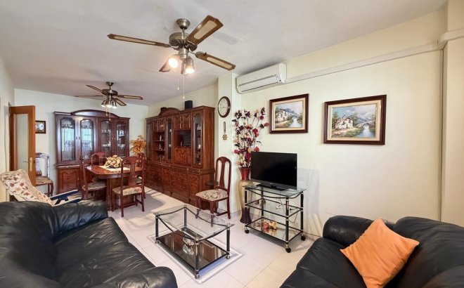 Herverkoop - Appartement -
Torrevieja - Playa del Cura