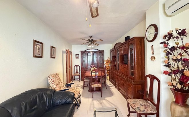 Herverkoop - Appartement -
Torrevieja - Playa del Cura