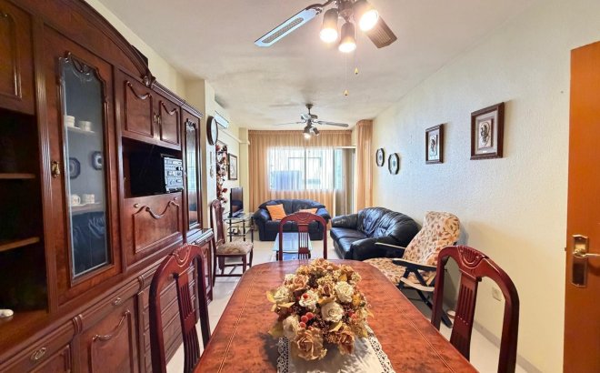 Herverkoop - Appartement -
Torrevieja - Playa del Cura