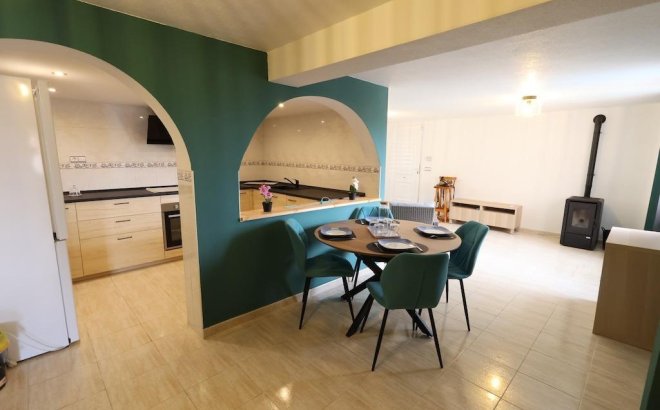 Resale - Villa -
San Miguel de Salinas - Inland