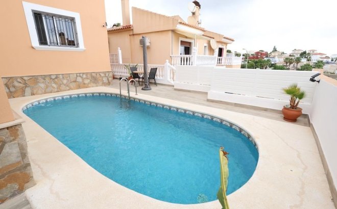 Resale - Villa -
San Miguel de Salinas - Inland