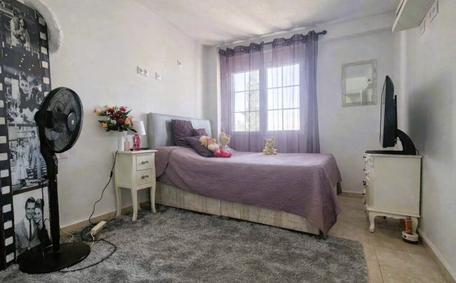 Herverkoop - Town House -
Los Dolses - Inland