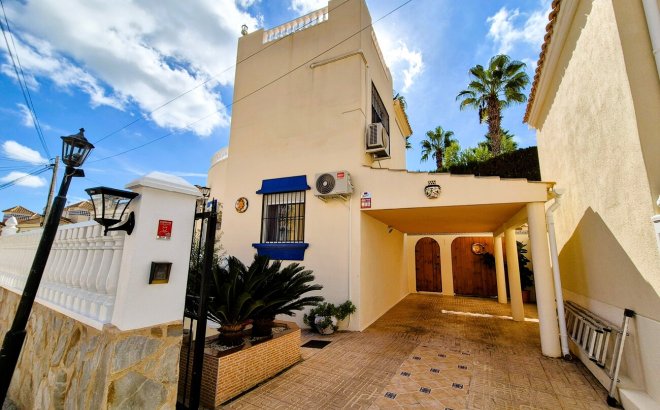 Resale - Villa -
Villamartin - Costa Blanca