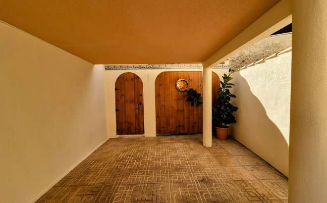 Resale - Villa -
Villamartin - Costa Blanca