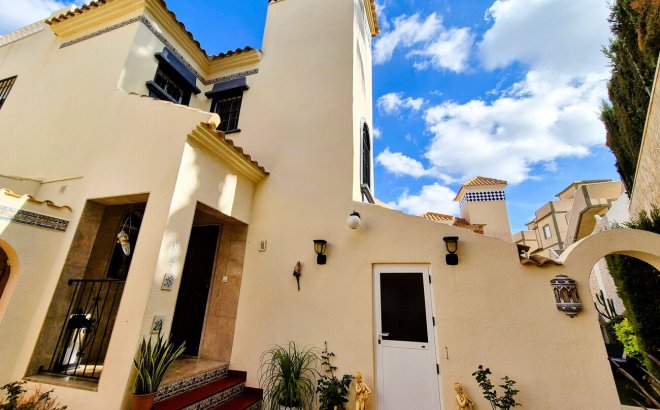 Resale - Villa -
Villamartin - Costa Blanca