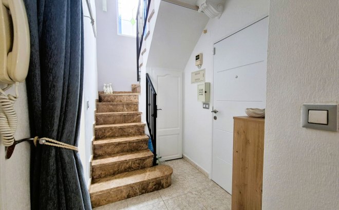 Resale - Villa -
Villamartin - Costa Blanca