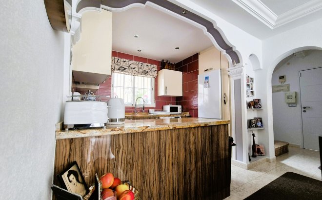 Resale - Villa -
Villamartin - Costa Blanca