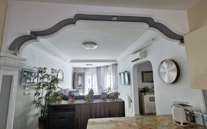 Resale - Villa -
Villamartin - Costa Blanca
