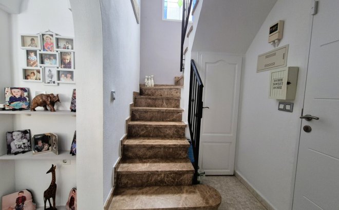 Resale - Villa -
Villamartin - Costa Blanca