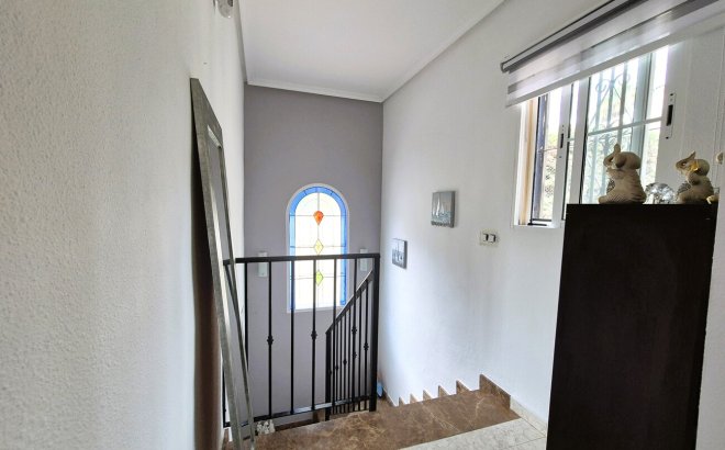 Resale - Villa -
Villamartin - Costa Blanca