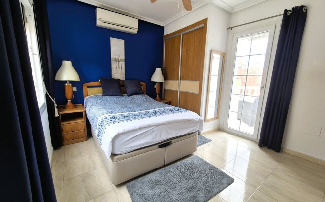 Resale - Villa -
Villamartin - Costa Blanca