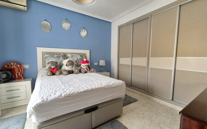 Resale - Villa -
Villamartin - Costa Blanca