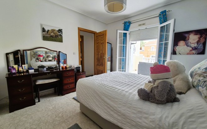 Resale - Villa -
Villamartin - Costa Blanca