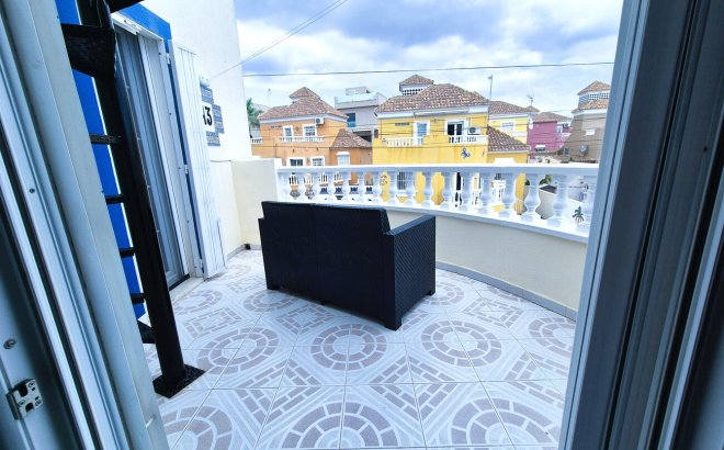 Resale - Villa -
Villamartin - Costa Blanca