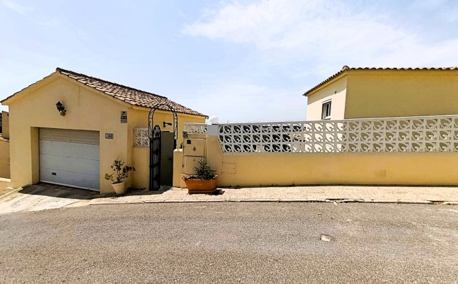 Resale - Villa -
Las Ramblas Golf - Inland