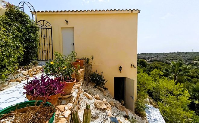 Resale - Villa -
Las Ramblas Golf - Inland