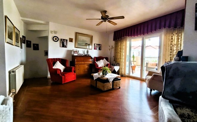 Resale - Villa -
Las Ramblas Golf - Inland
