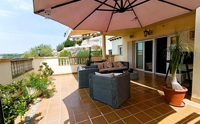 Resale - Villa -
Las Ramblas Golf - Inland
