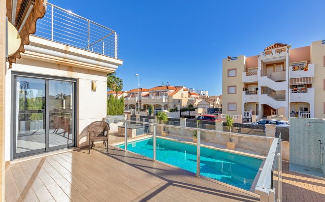 Herverkoop - Villa -
Orihuela Costa - Costa Blanca