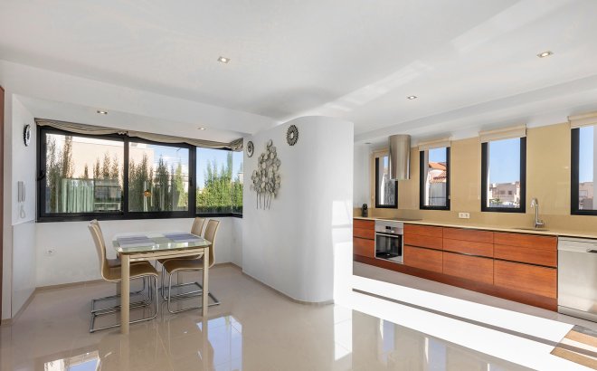 Herverkoop - Villa -
Orihuela Costa - Costa Blanca
