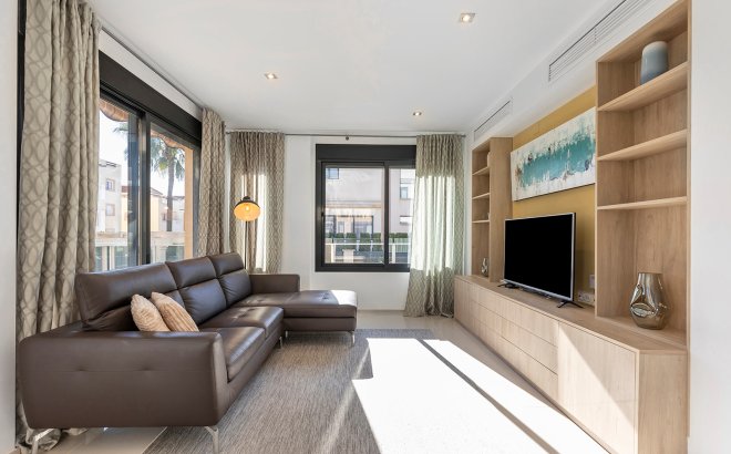 Herverkoop - Villa -
Orihuela Costa - Costa Blanca