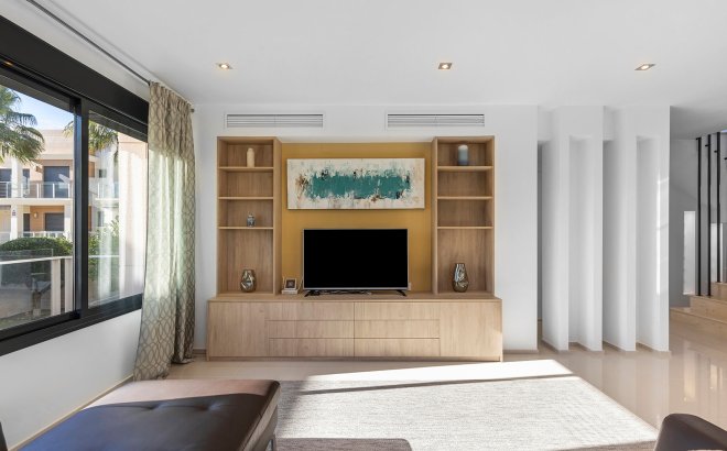 Herverkoop - Villa -
Orihuela Costa - Costa Blanca