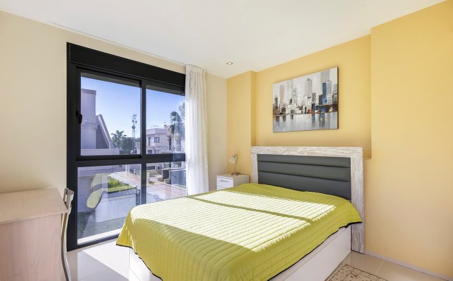 Herverkoop - Villa -
Orihuela Costa - Costa Blanca