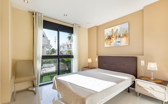 Herverkoop - Villa -
Orihuela Costa - Costa Blanca