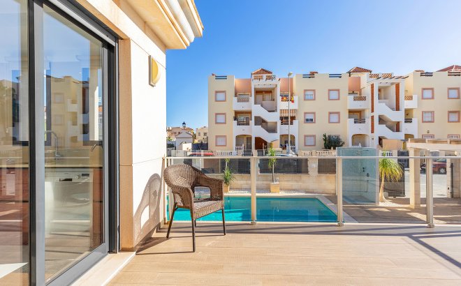 Herverkoop - Villa -
Orihuela Costa - Costa Blanca