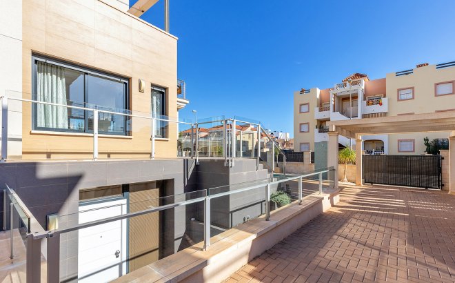 Herverkoop - Villa -
Orihuela Costa - Costa Blanca